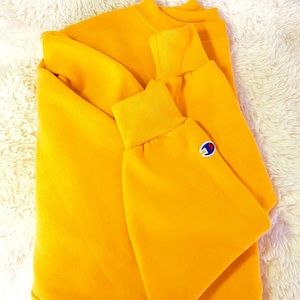 Simple champion yellow sweatshirt mens small